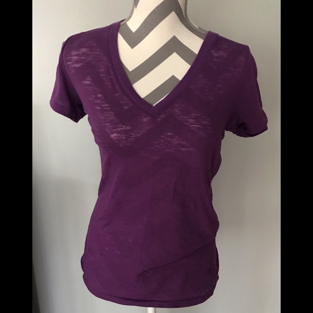 ⬇️$14 PINK V-Neck T-shirt